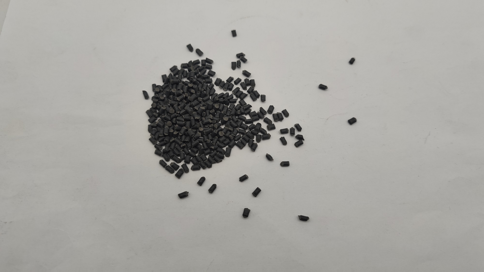 色母粒在电线电缆绝缘层中如何提升耐老化性能