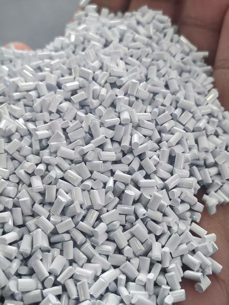 制鞋中TPU色母粒的耐候性对户外鞋有何影响