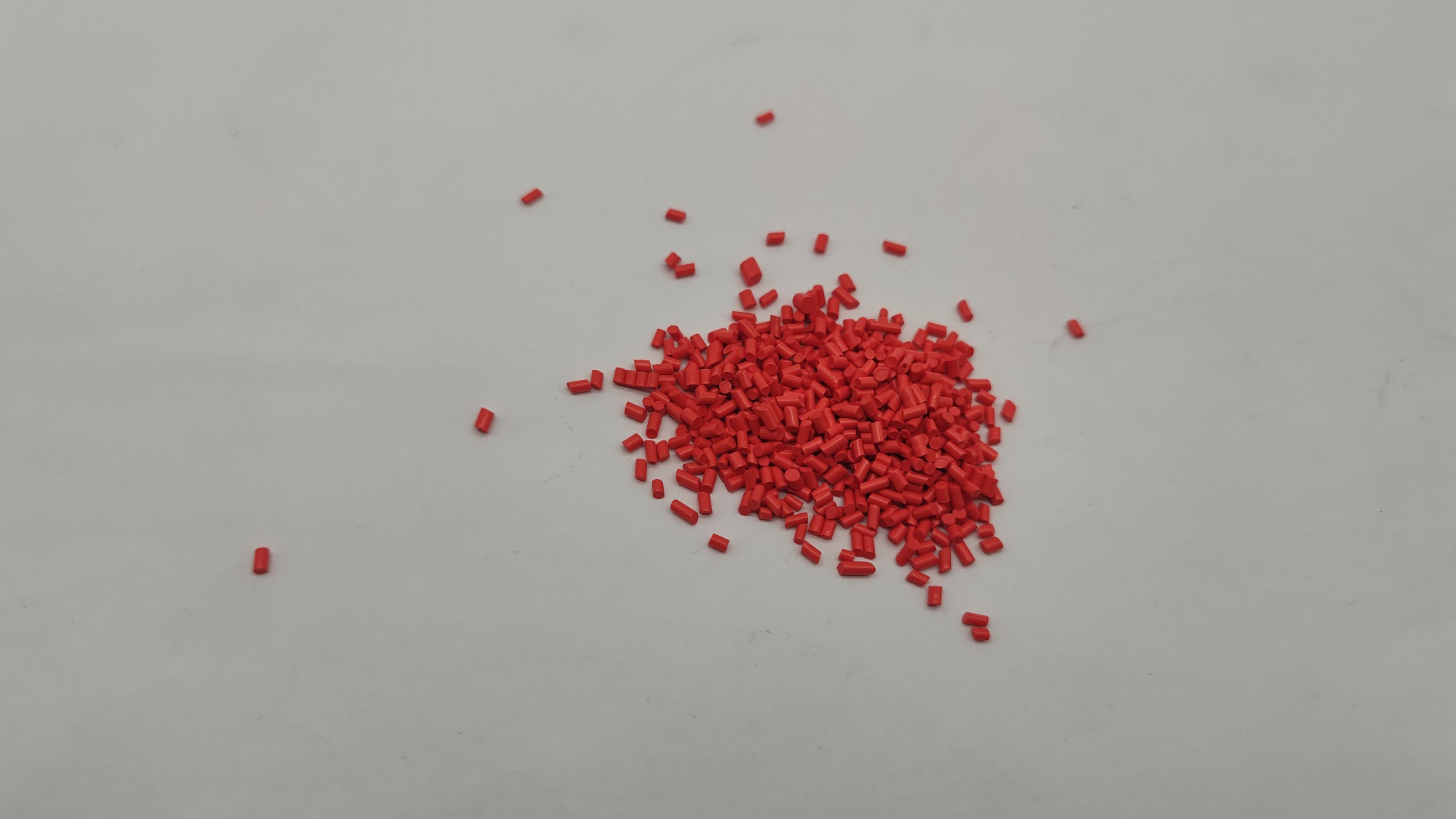 色母粒粒径对中空板表面光洁度有何影响